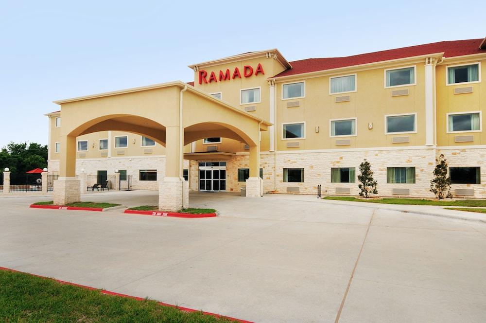 Hotel Ramada By Wyndham College Station Exterior foto